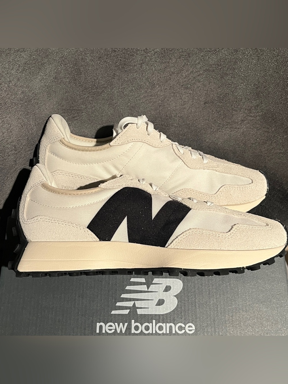 New Balance Women’s Sneakers 327 White Size 8.5 US